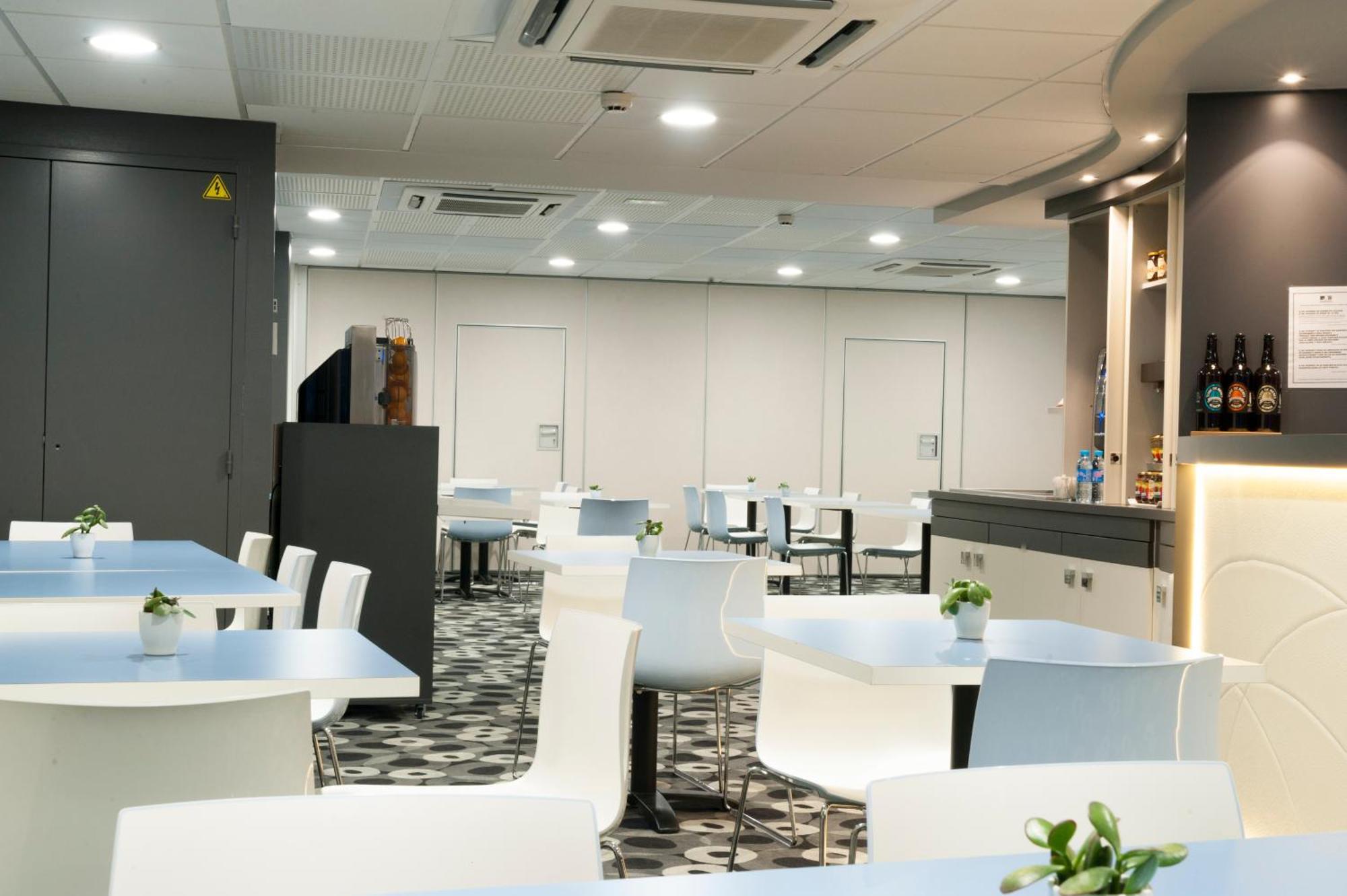 Brit Hotel Macon Centre Gare Экстерьер фото