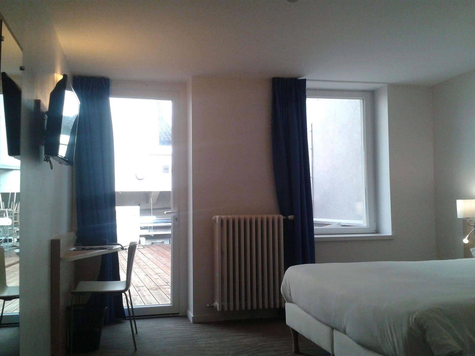 Brit Hotel Macon Centre Gare Экстерьер фото