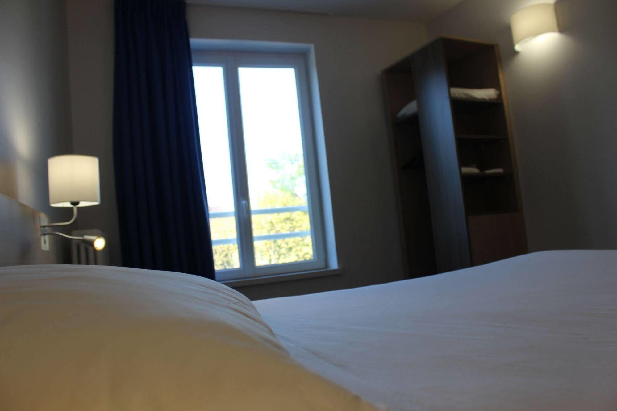 Brit Hotel Macon Centre Gare Экстерьер фото